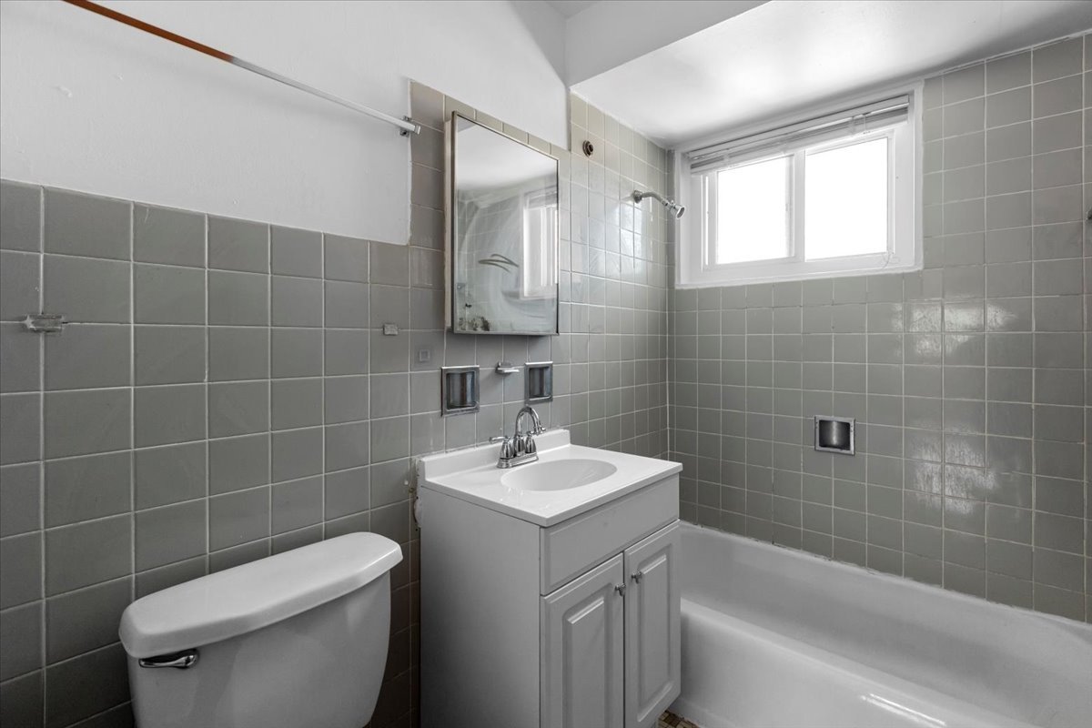 6719 N Hermitage Avenue Unit: 4C