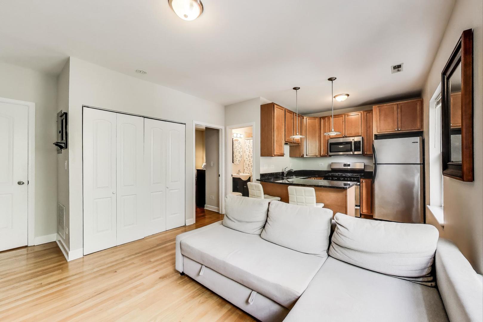 3005 N Clifton Avenue Unit: 201