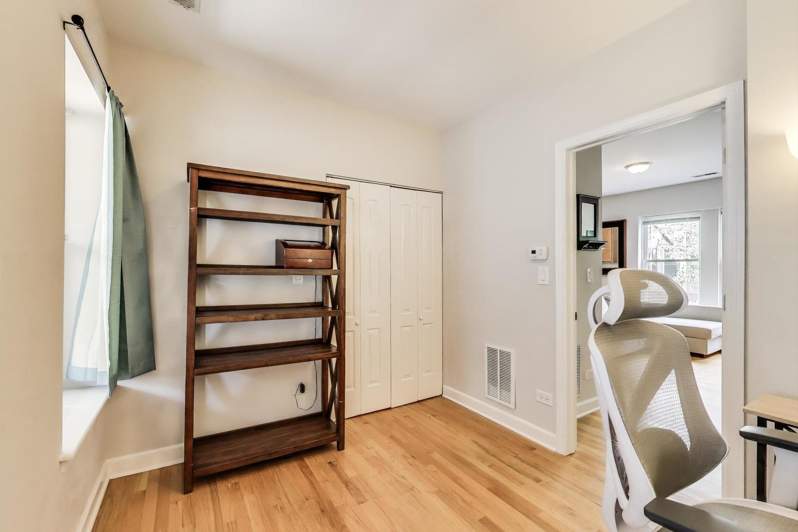 3005 N Clifton Avenue Unit: 201