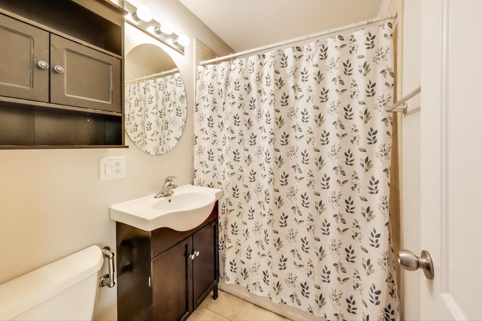 3005 N Clifton Avenue Unit: 201