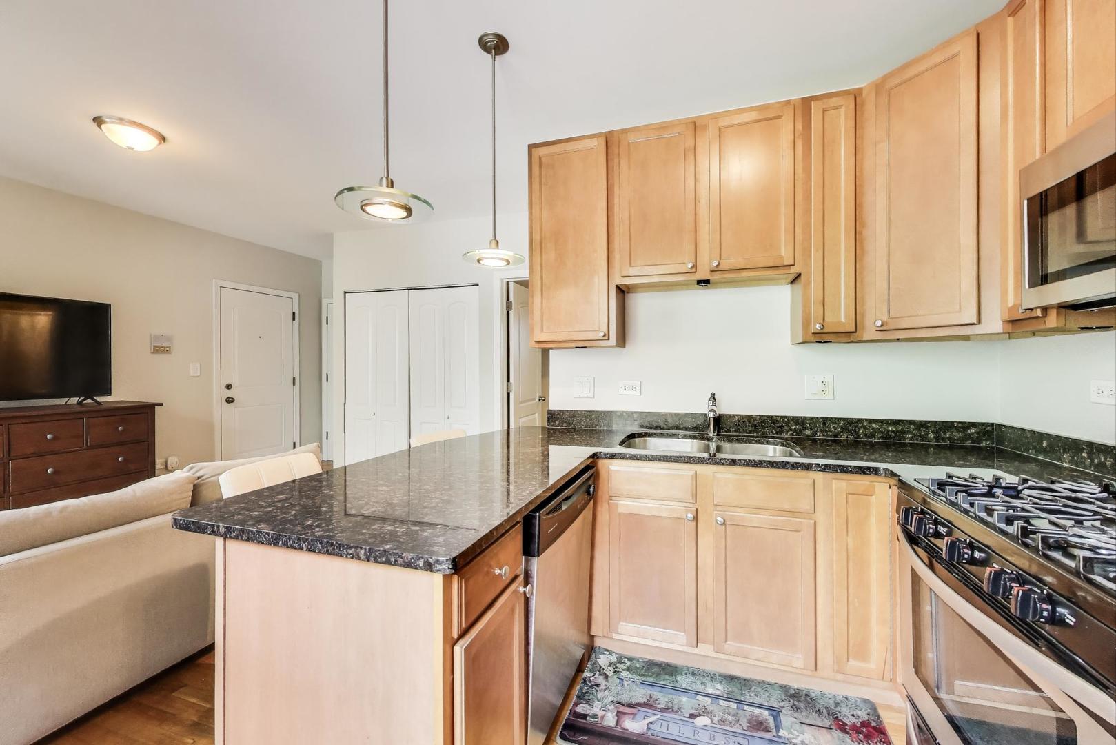 3005 N Clifton Avenue Unit: 201