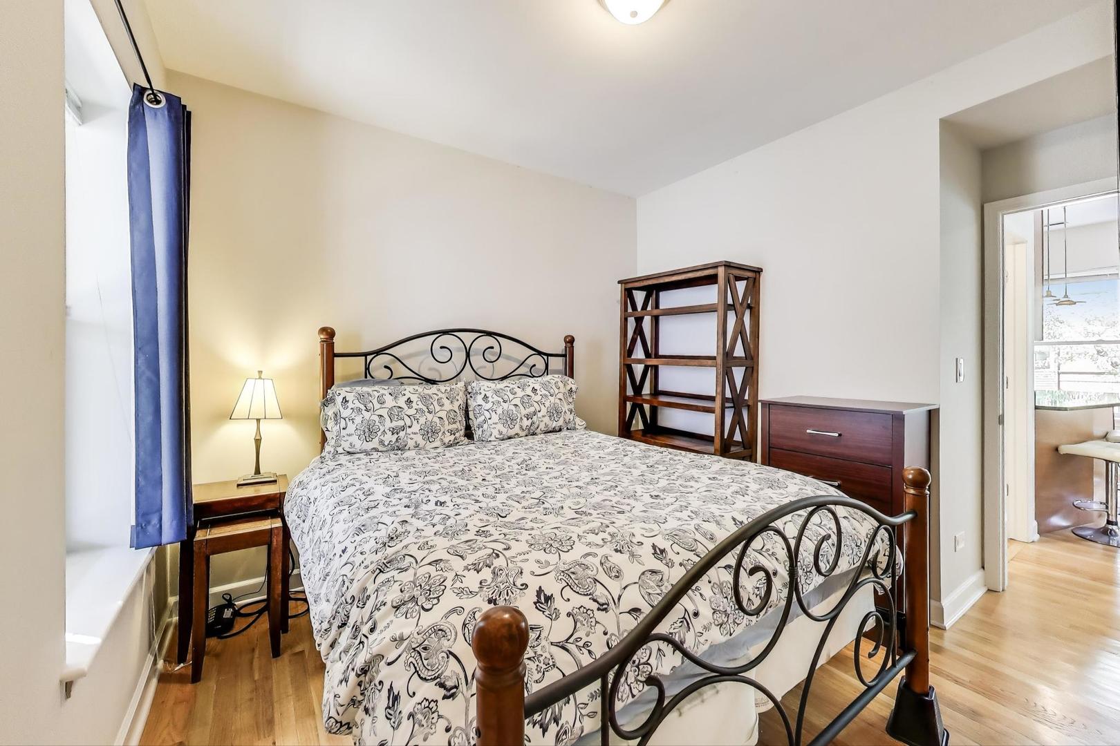 3005 N Clifton Avenue Unit: 201