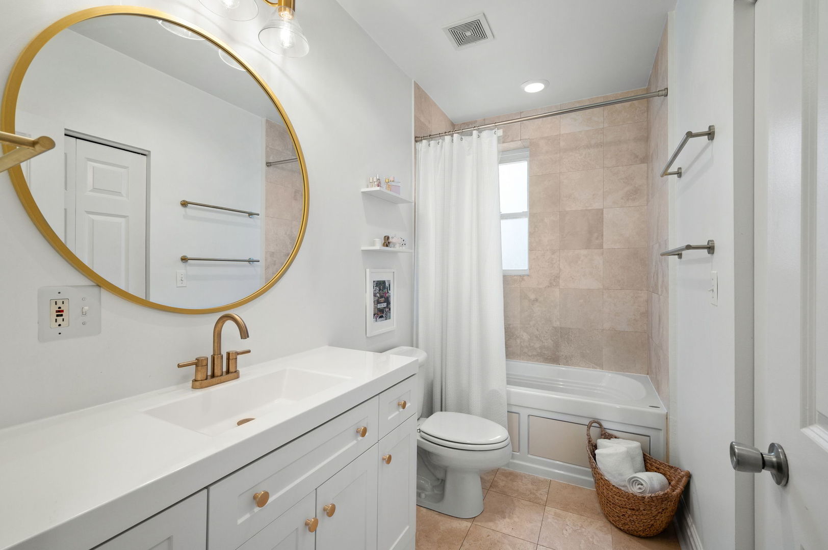 3747 N Fremont Street Unit: 3