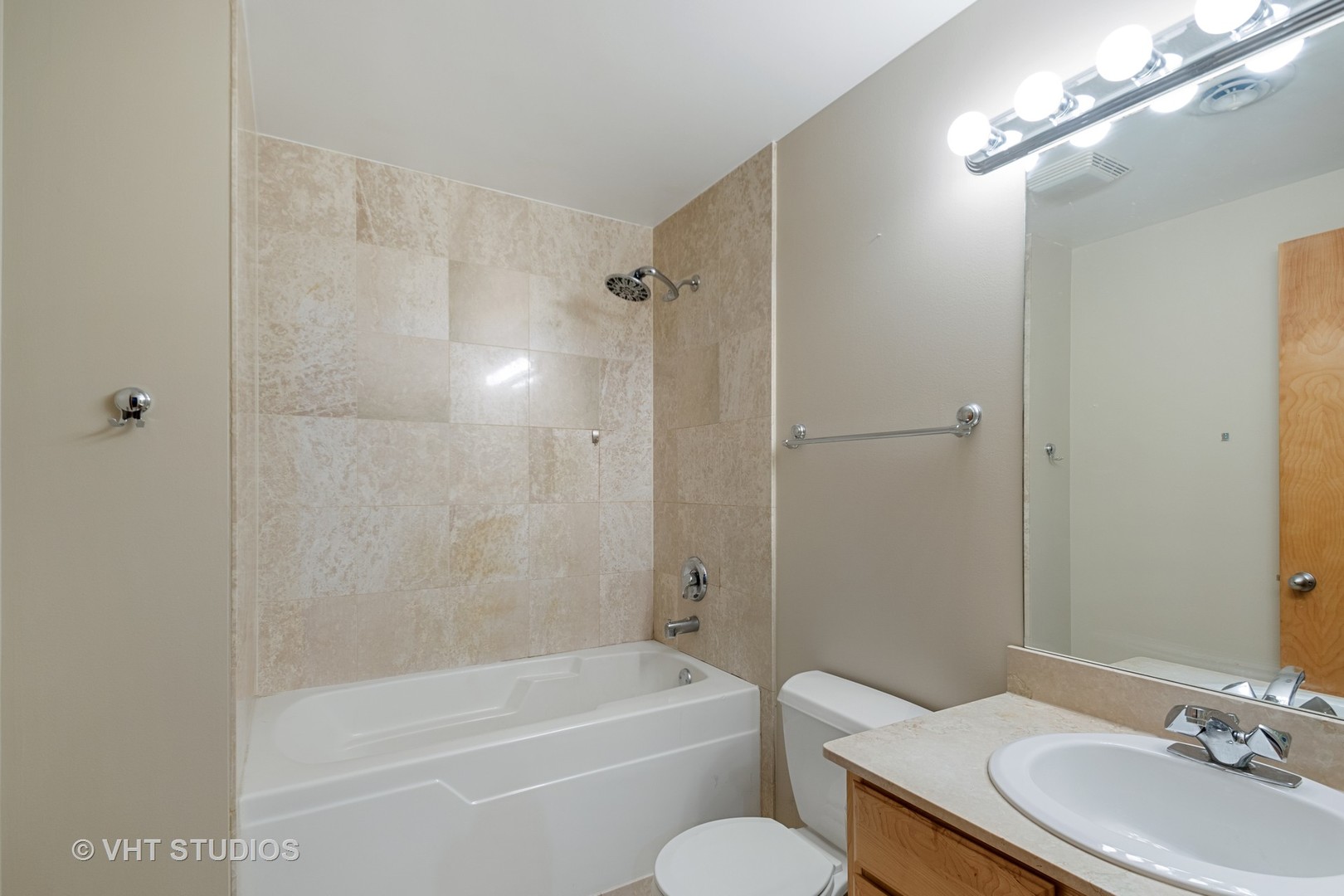 2735 W Armitage Avenue Unit: 108