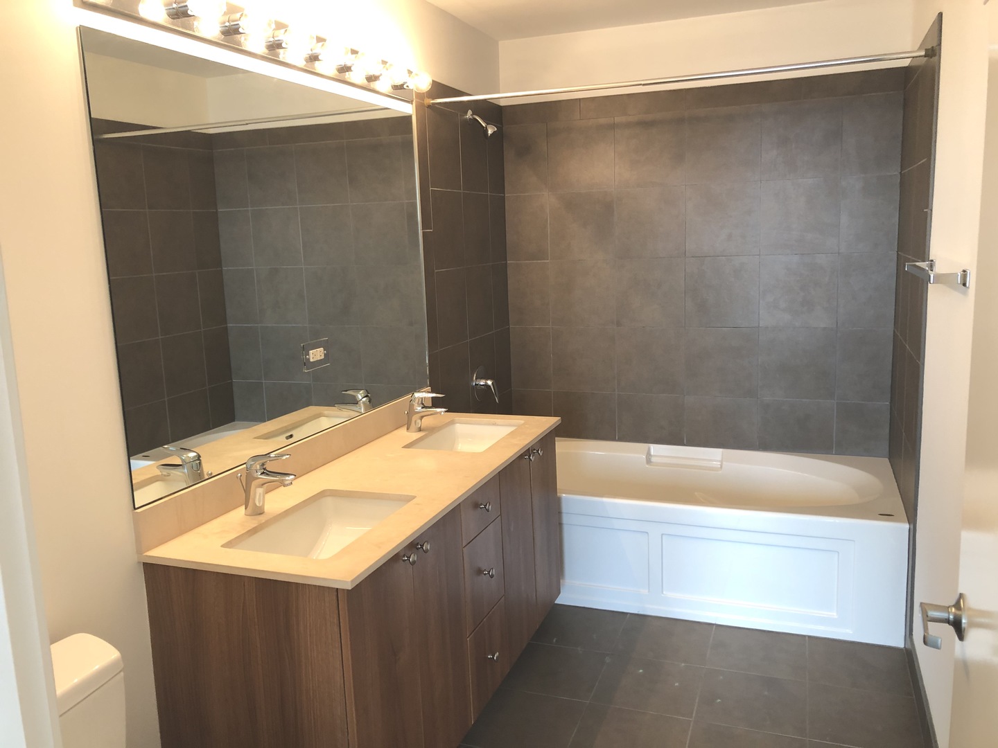 235 W Van Buren Street Unit: 3304