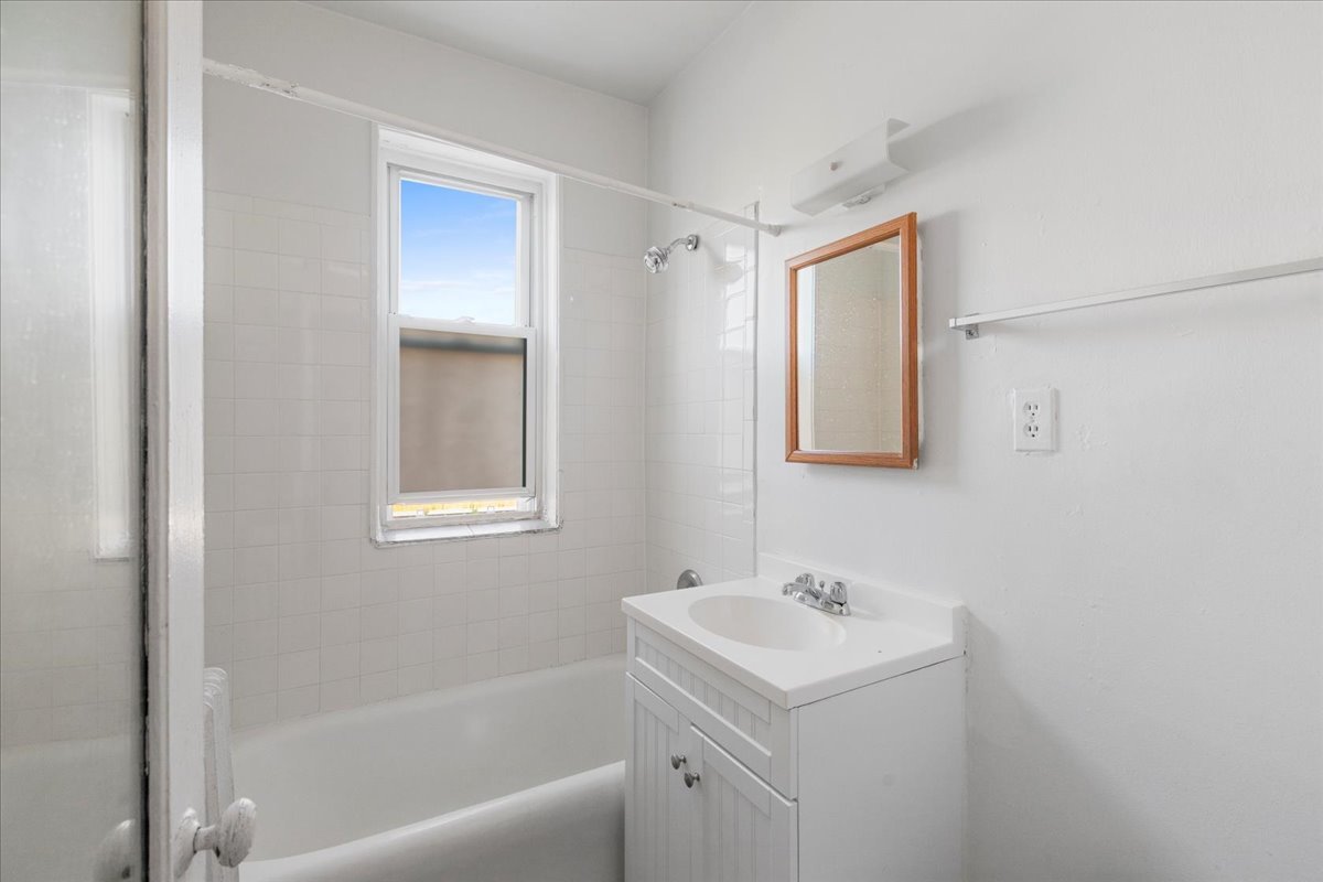 1635 W Morse Avenue Unit: 208