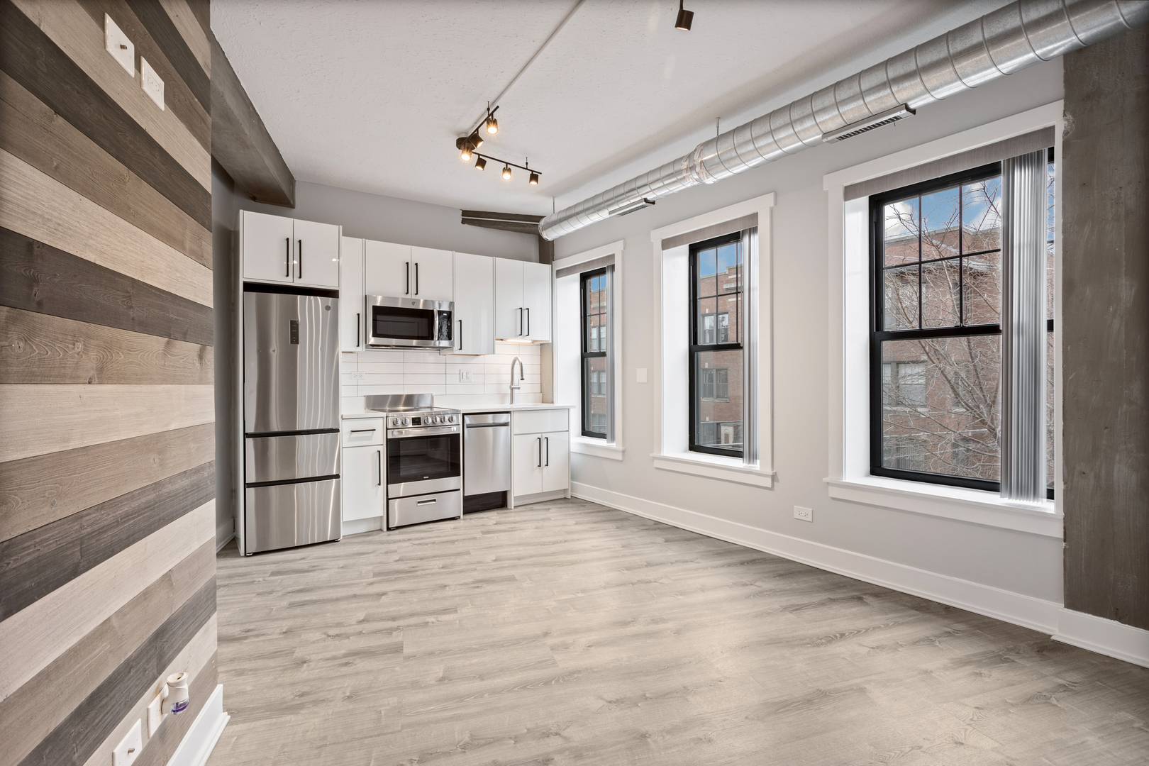 7645 N SHERIDAN Road Unit: 208