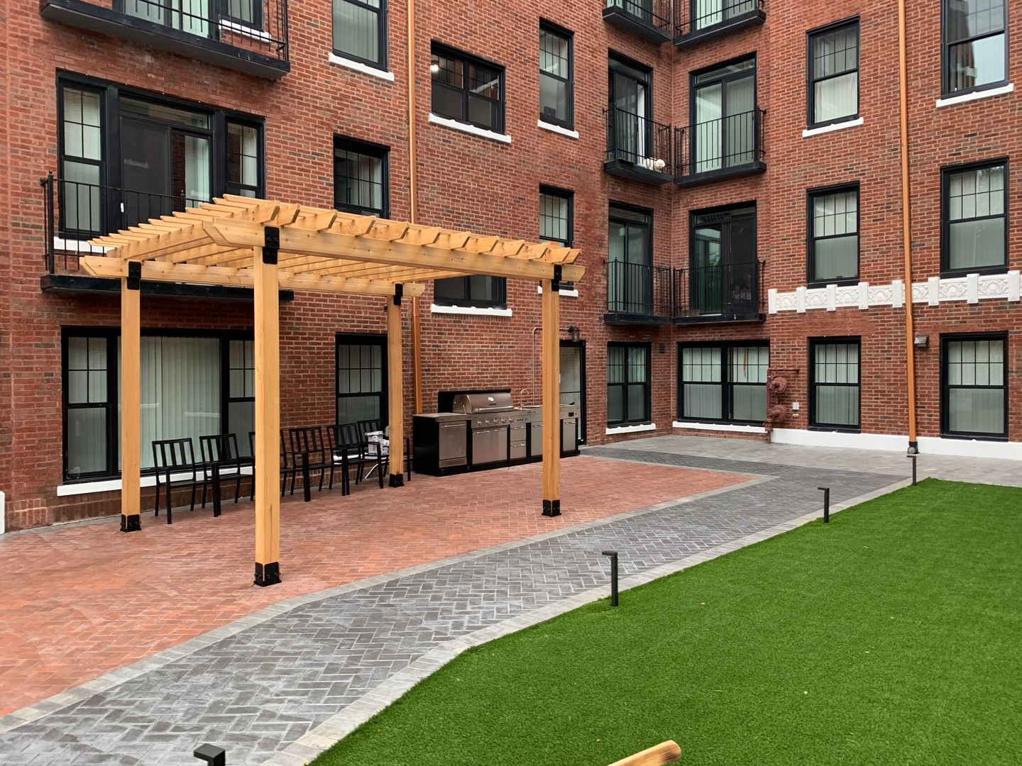 7645 N SHERIDAN Road Unit: 208