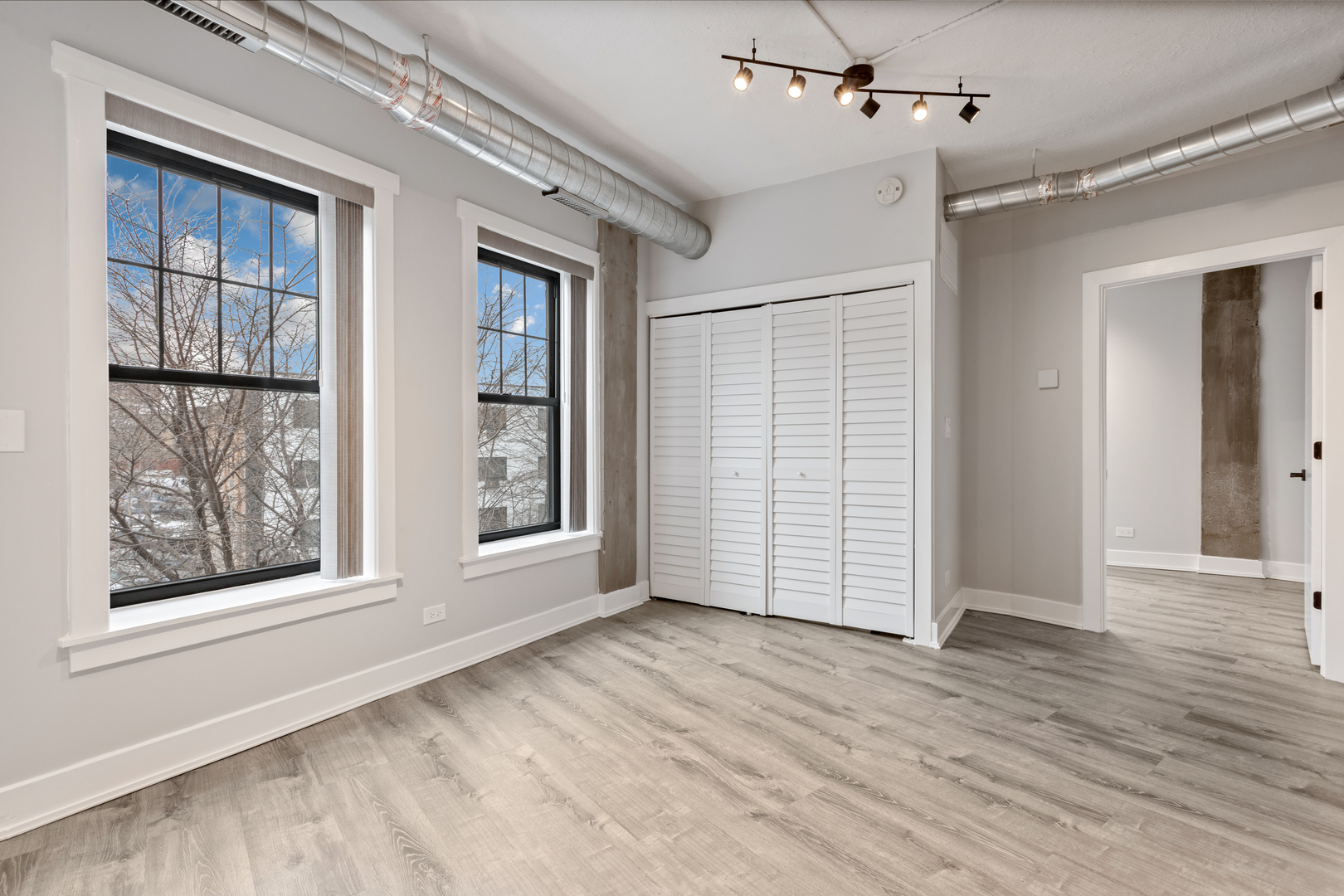 7645 N SHERIDAN Road Unit: 208