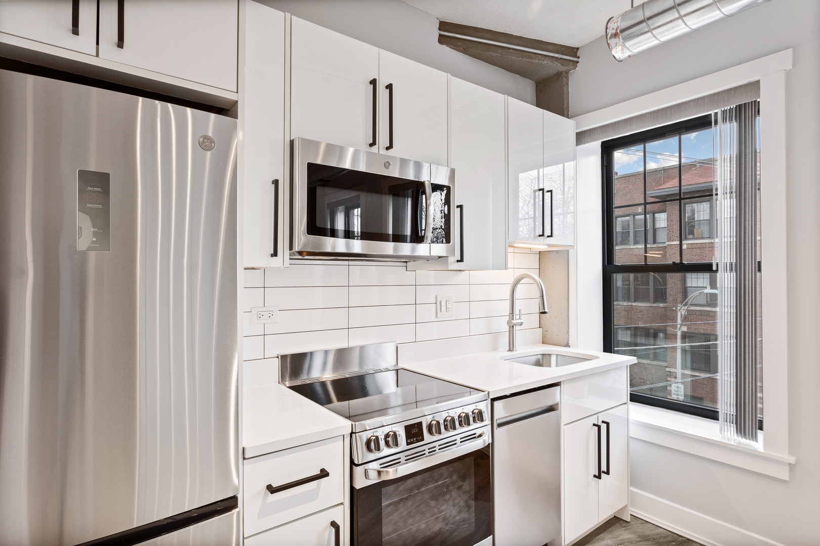 7645 N SHERIDAN Road Unit: 208