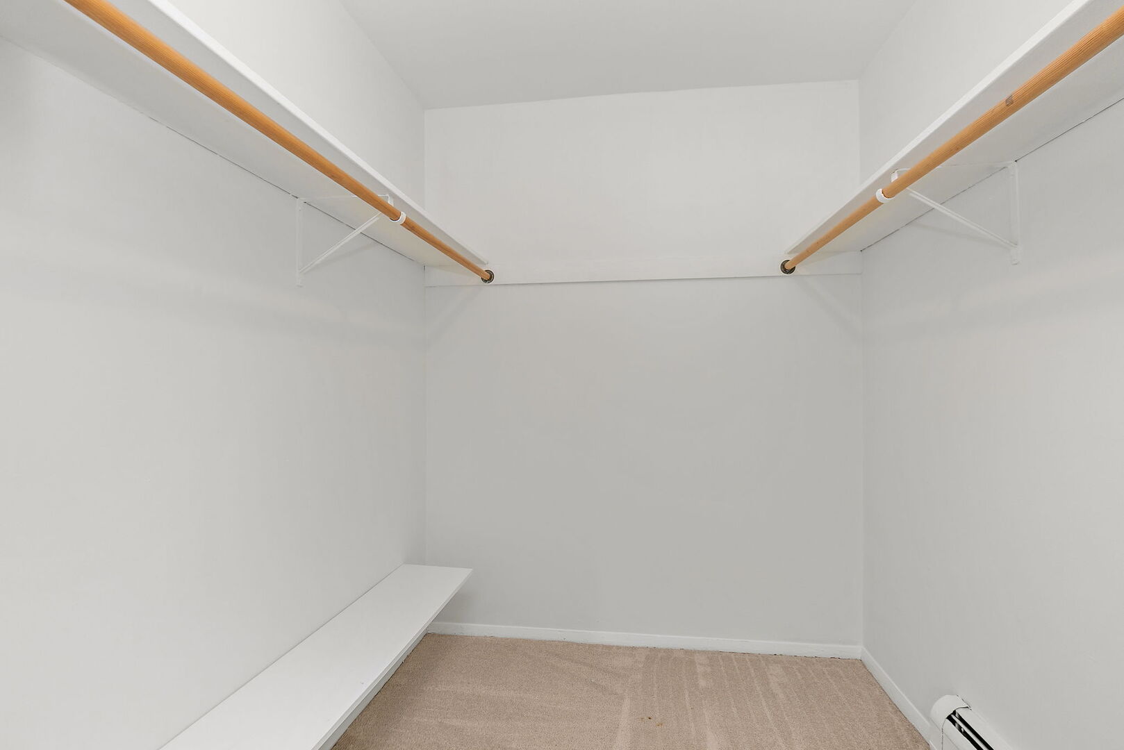 2620 N Windsor Drive Unit: 204