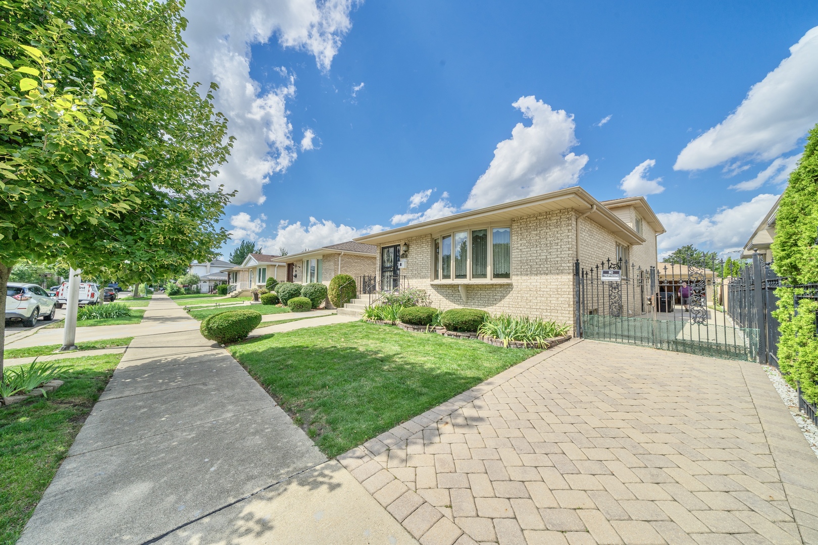 6730 W Berenice Avenue