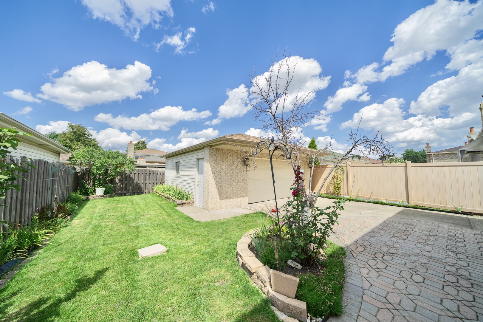 6730 W Berenice Avenue