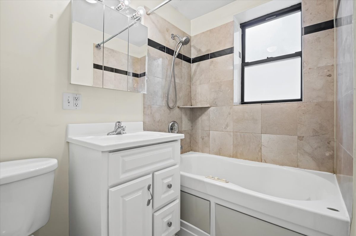 5935 N Magnolia Avenue Unit: 1