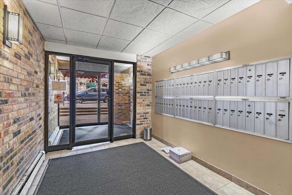 3620 N Pine Grove Avenue Unit: 504