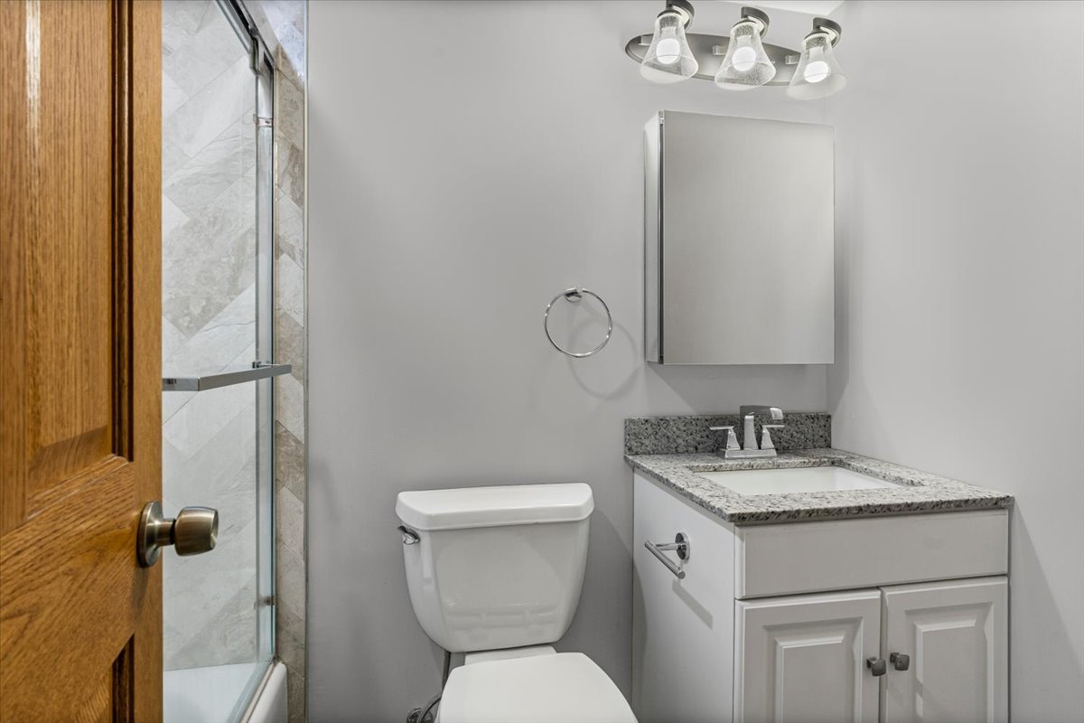 3620 N Pine Grove Avenue Unit: 504