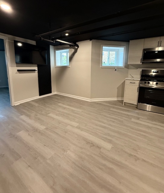 6738 N Rockwell Street Unit: G