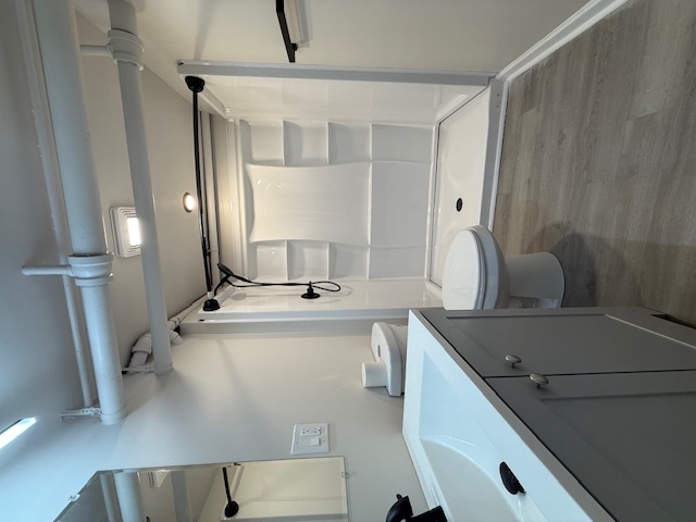 6738 N Rockwell Street Unit: G