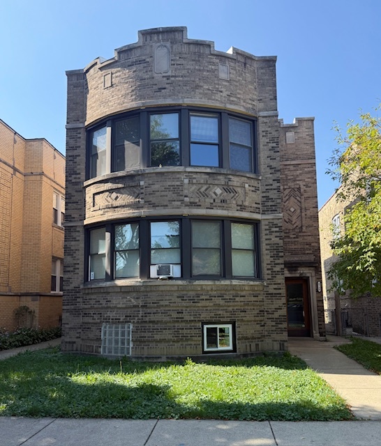 6738 N Rockwell Street Unit: G