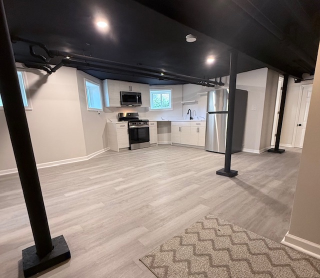 6738 N Rockwell Street Unit: G