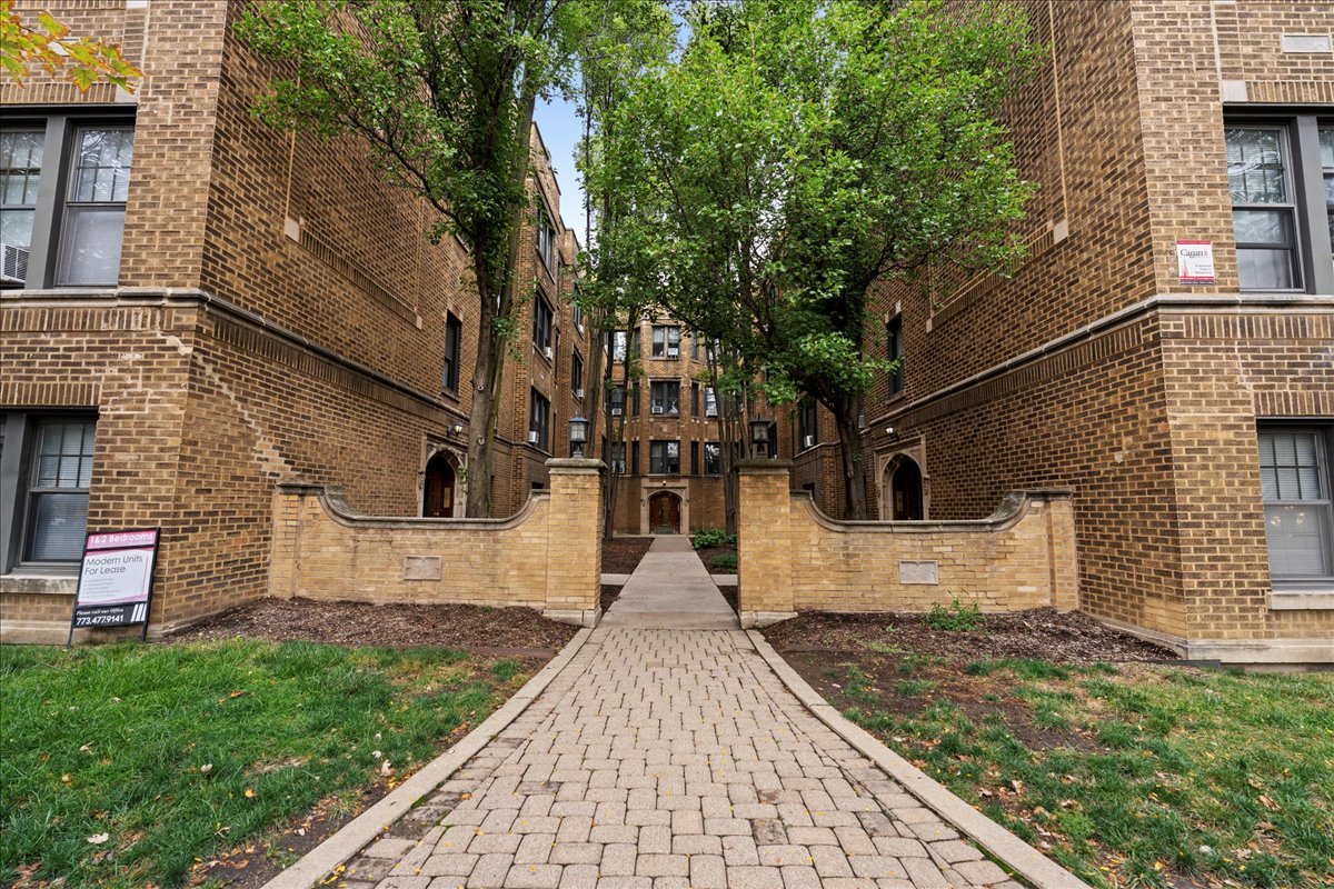 2348 W Addison Street Unit: D2