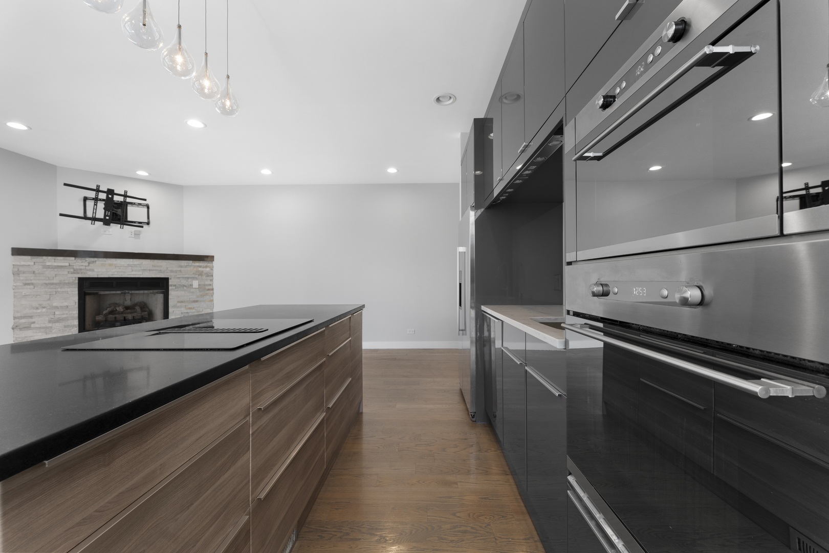 1555 N Talman Avenue Unit: 3F