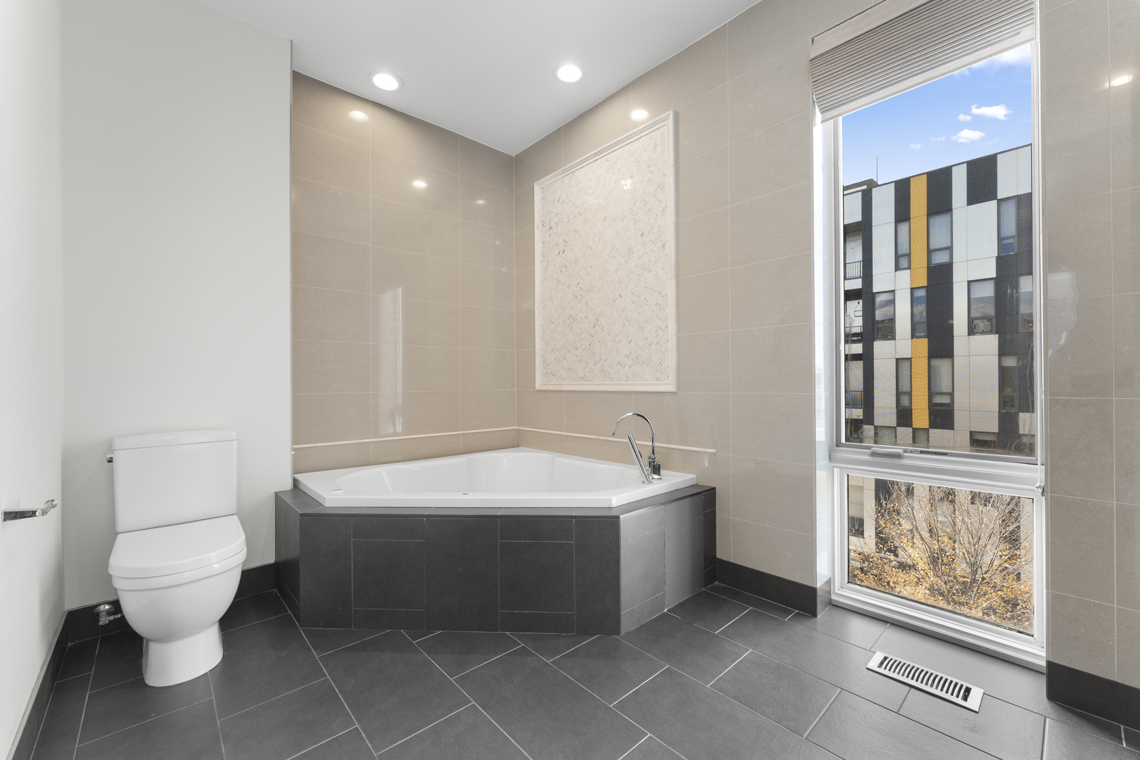 1555 N Talman Avenue Unit: 3F