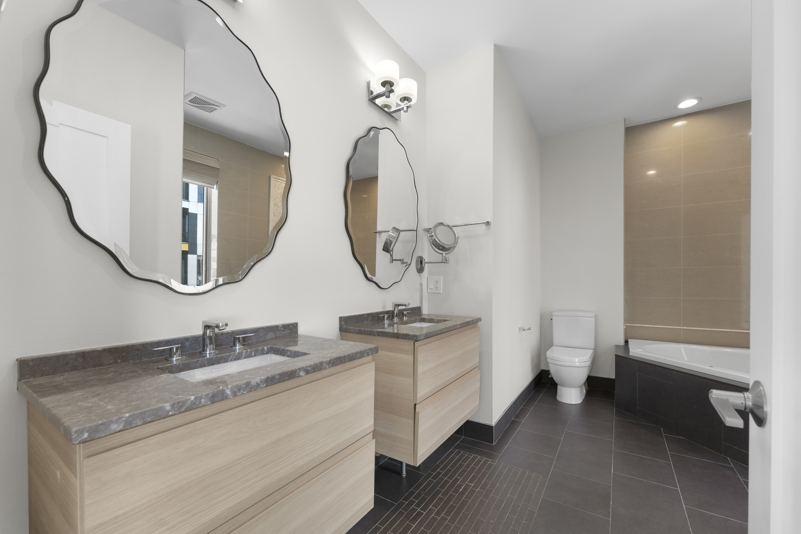 1555 N Talman Avenue Unit: 3F