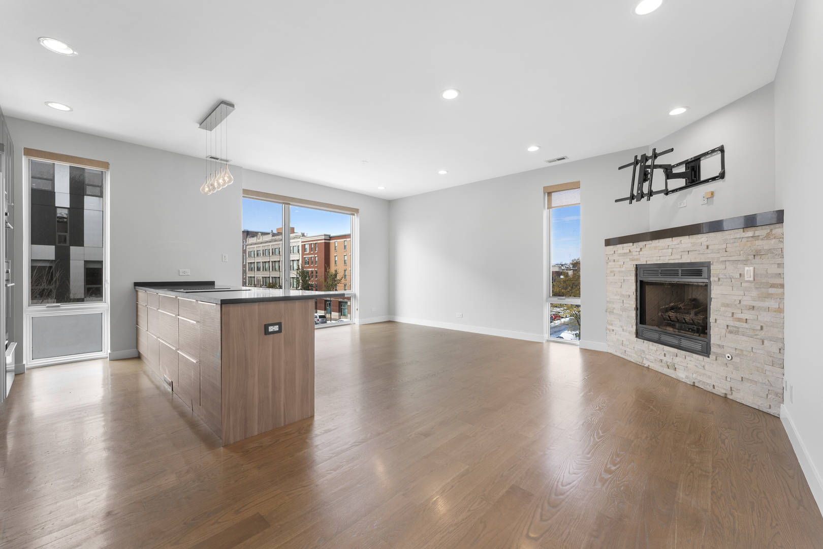1555 N Talman Avenue Unit: 3F