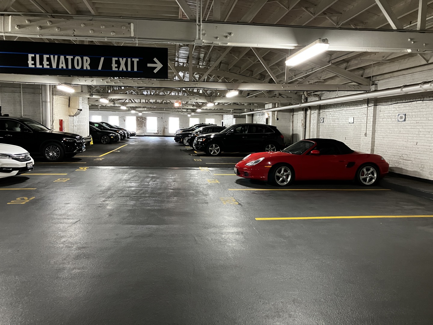 2431 N Clark Street Unit: 131