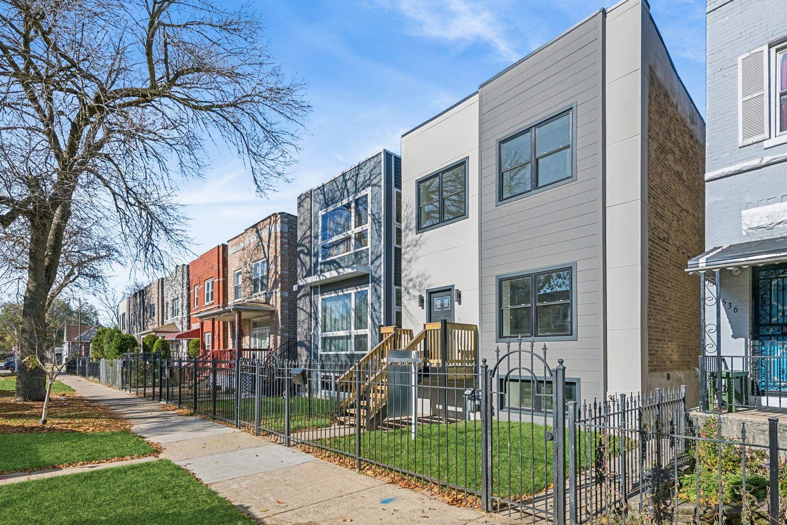 3538 W Le Moyne Street