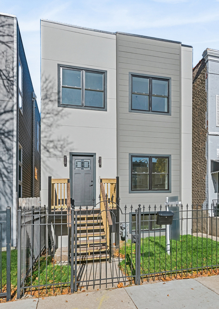 3538 W Le Moyne Street