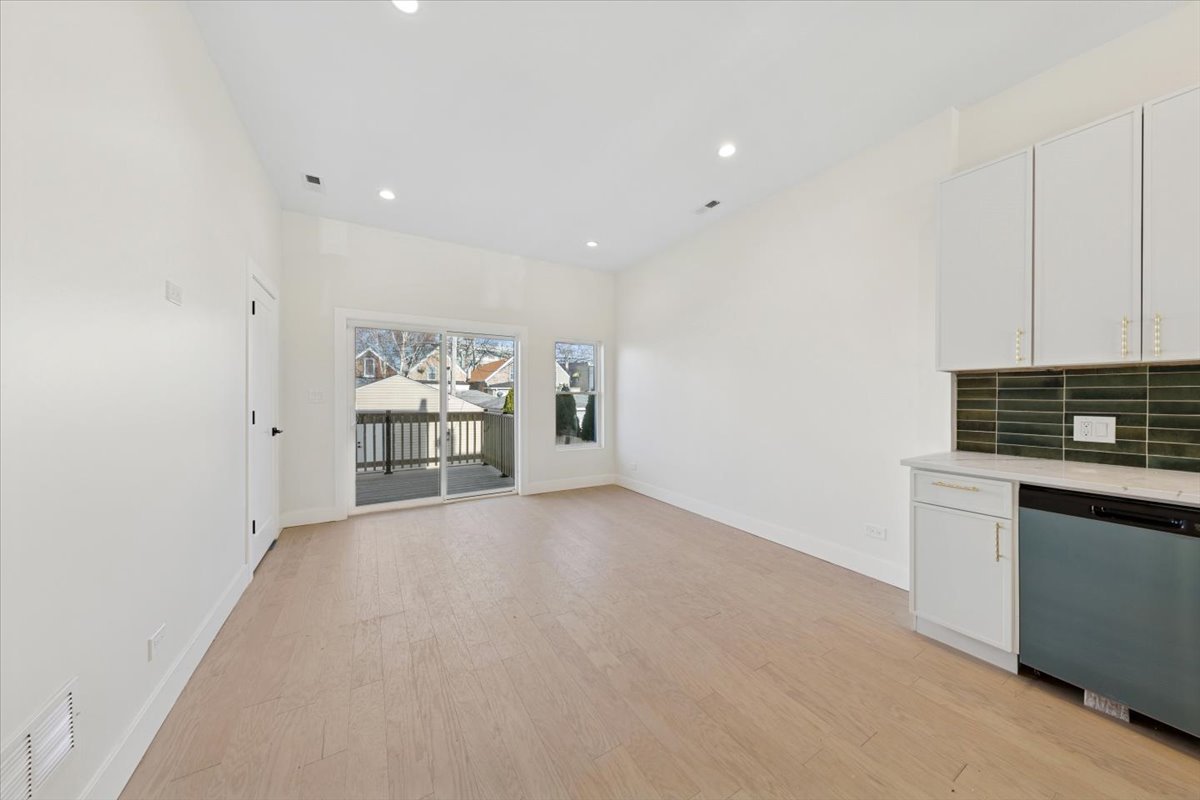 3538 W Le Moyne Street