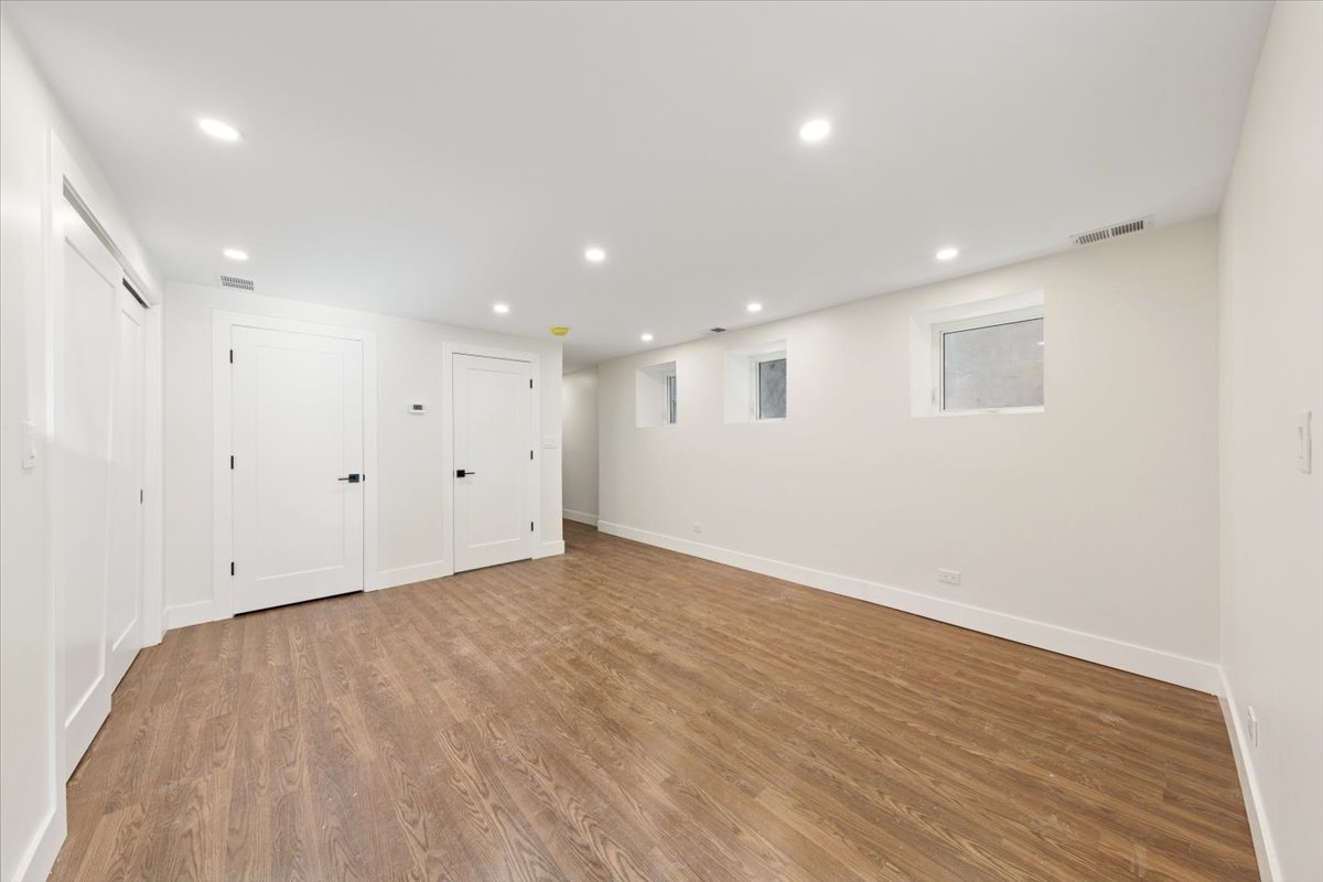 3538 W Le Moyne Street
