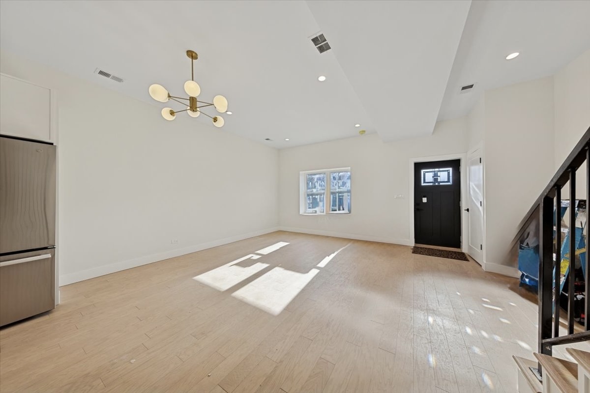 3538 W Le Moyne Street