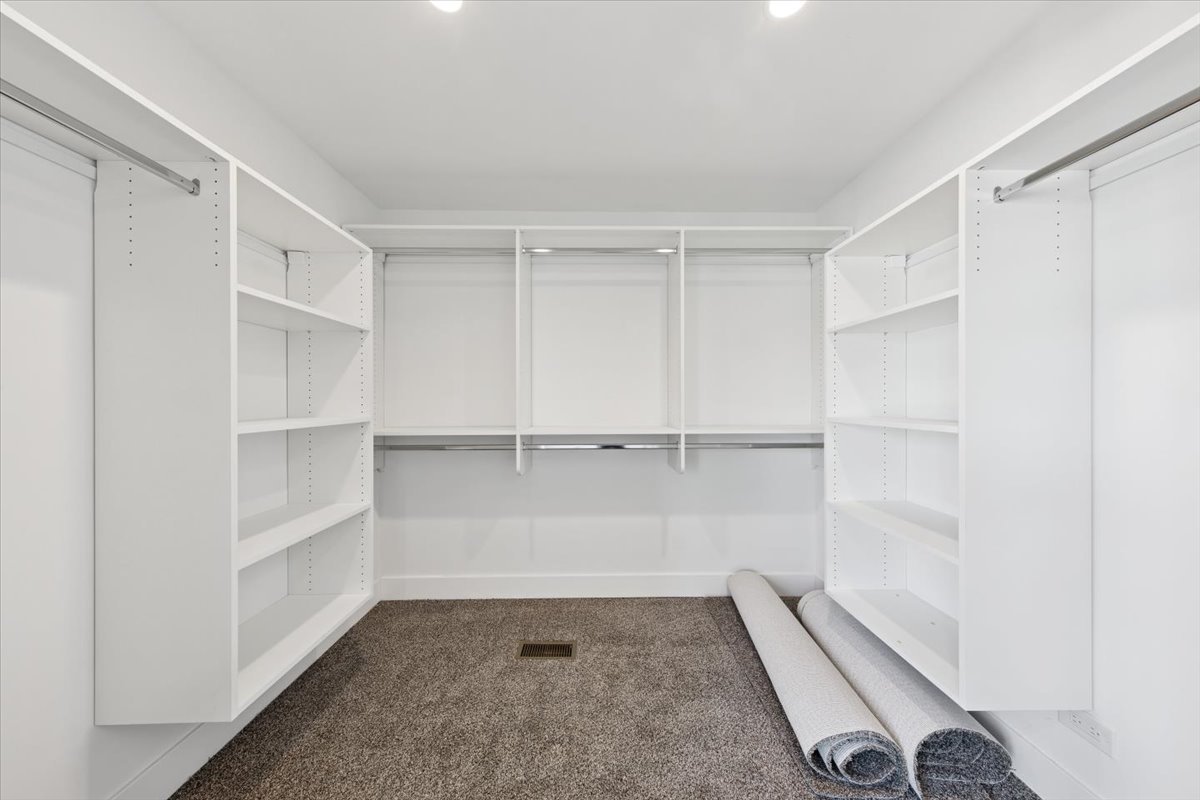 3538 W Le Moyne Street