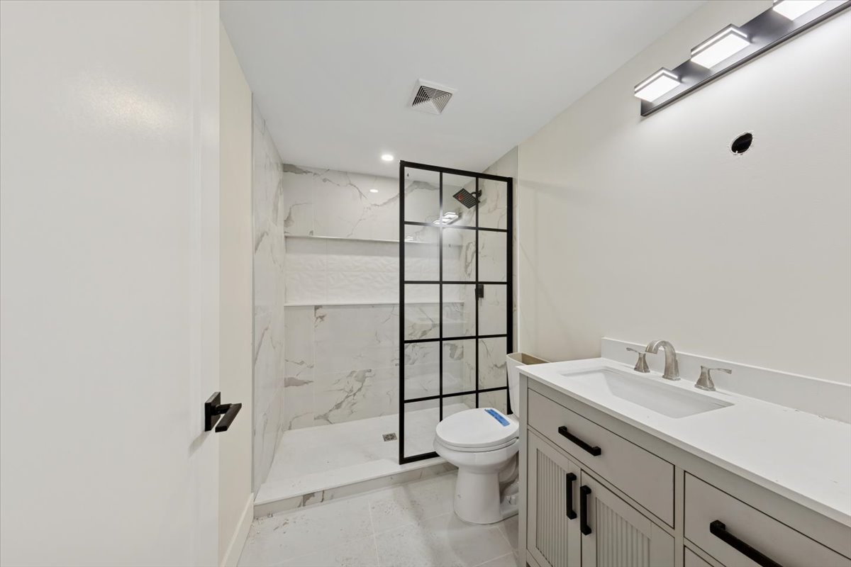 3538 W Le Moyne Street