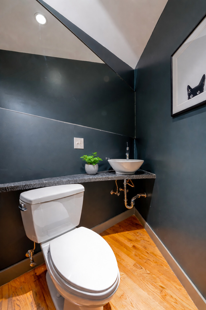 2300 W Armitage Avenue Unit: 5