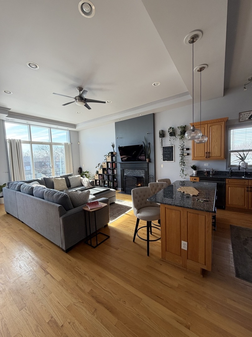 3446 W Bryn Mawr Avenue Unit: 3