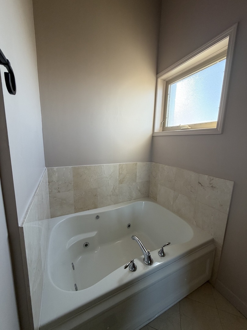 3446 W Bryn Mawr Avenue Unit: 3