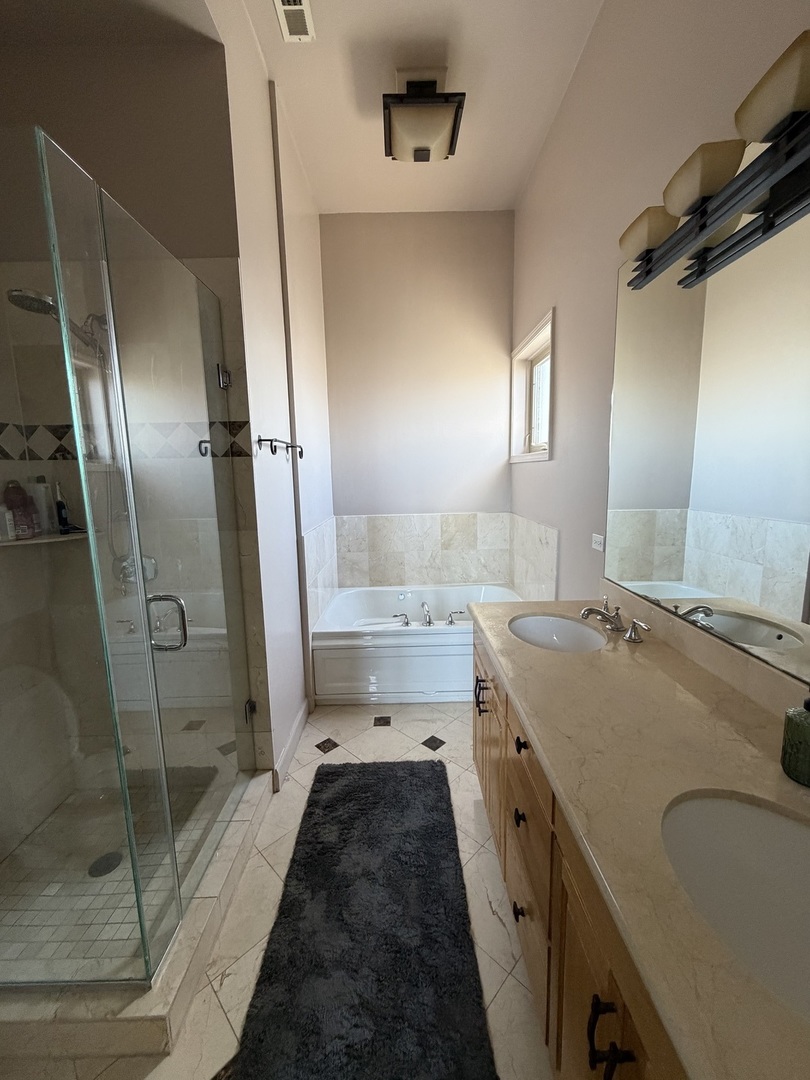 3446 W Bryn Mawr Avenue Unit: 3