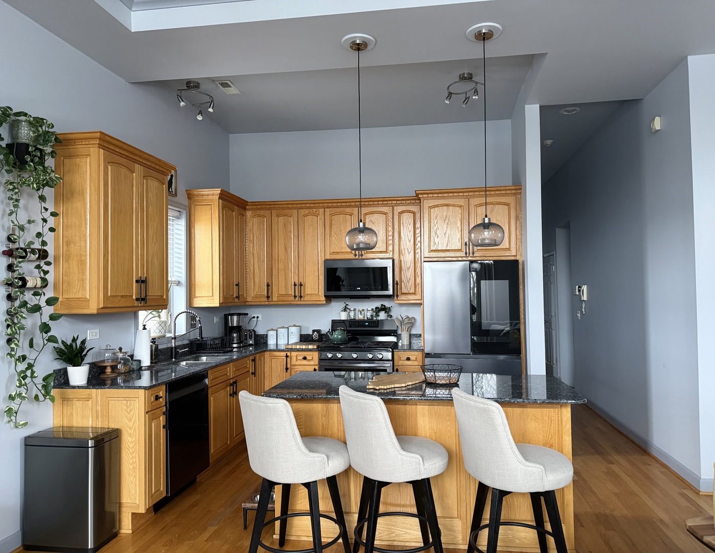 3446 W Bryn Mawr Avenue Unit: 3