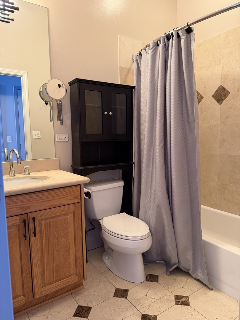 3446 W Bryn Mawr Avenue Unit: 3