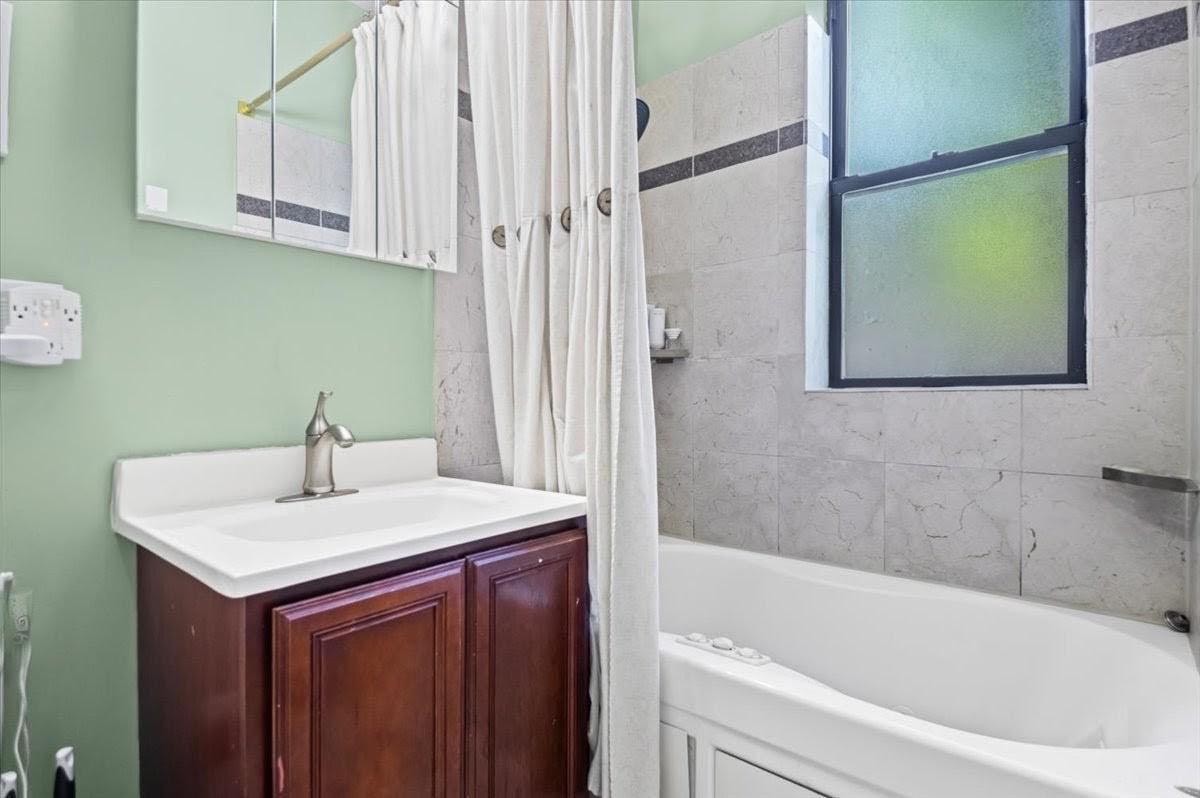 5935 N Magnolia Avenue Unit: 1