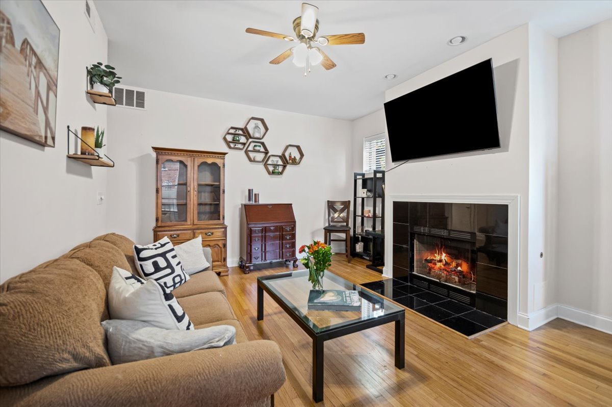 5935 N Magnolia Avenue Unit: 1