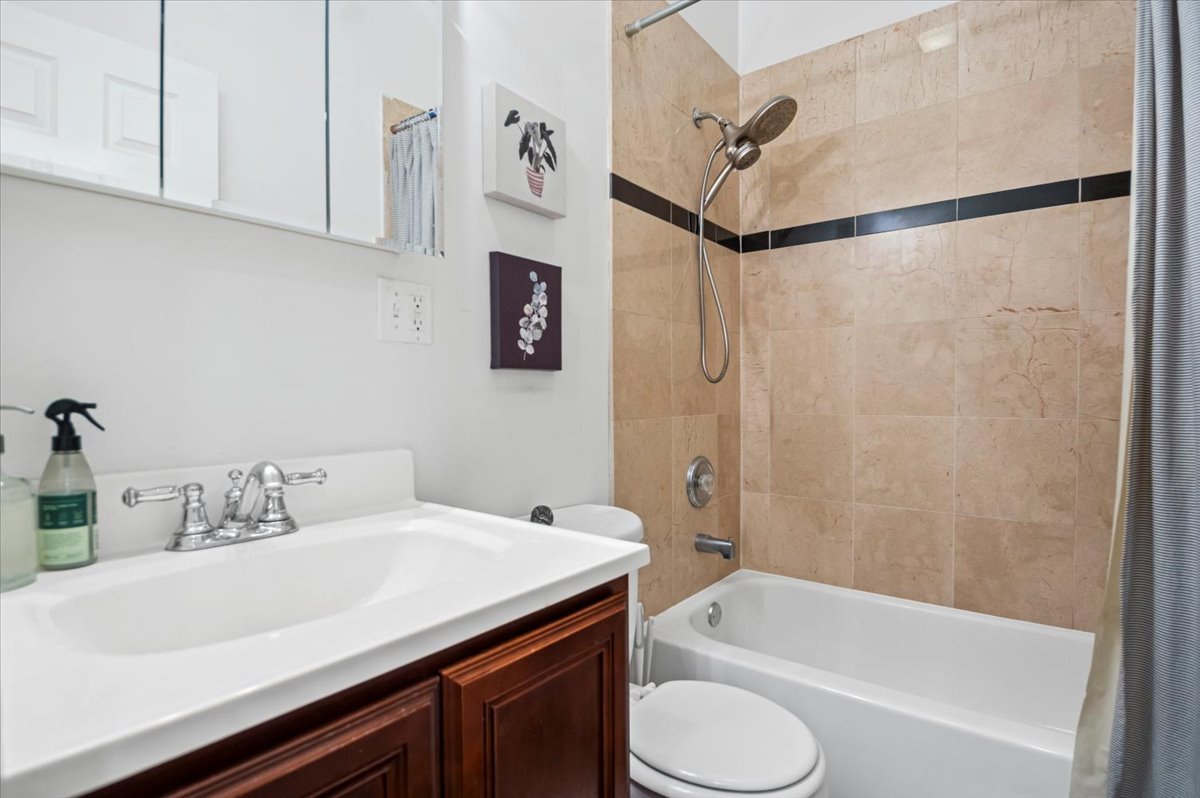 5935 N Magnolia Avenue Unit: 1