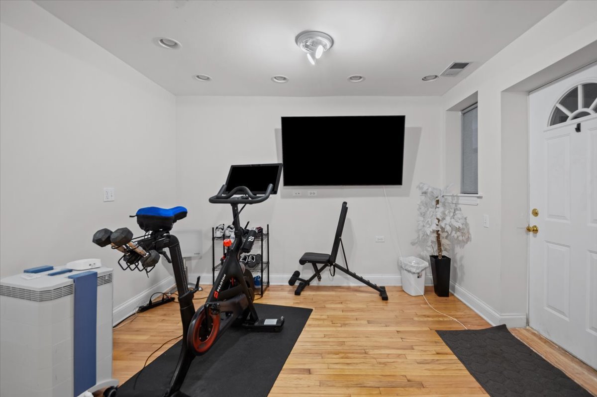 5935 N Magnolia Avenue Unit: 1