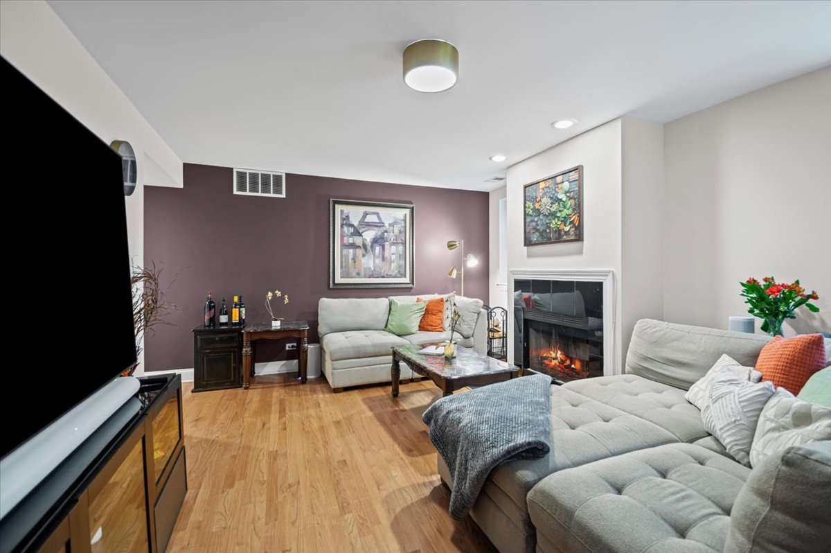 5935 N Magnolia Avenue Unit: 1