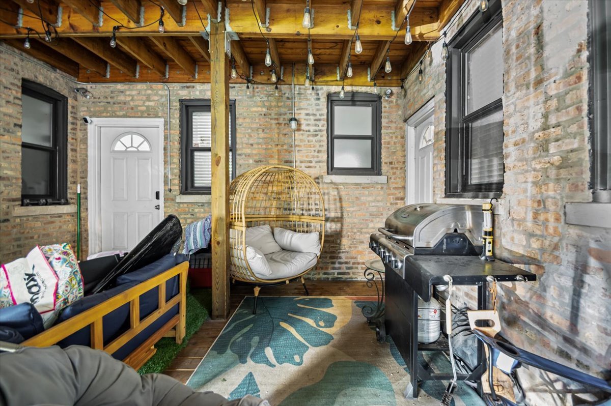 5935 N Magnolia Avenue Unit: 1