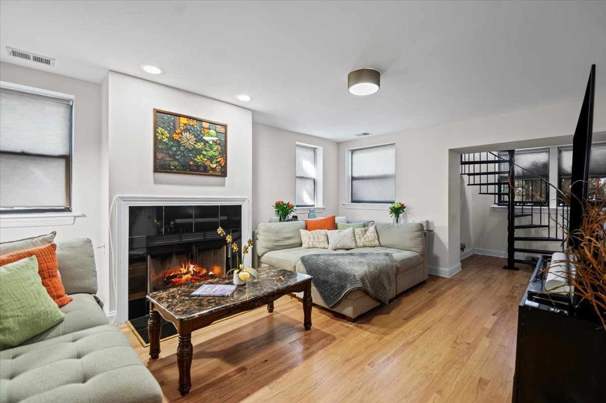 5935 N Magnolia Avenue Unit: 1